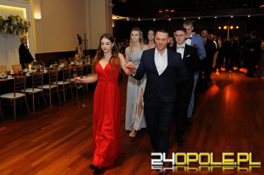 Trwają studniówki. Młodzież potrzebuje tego balu!