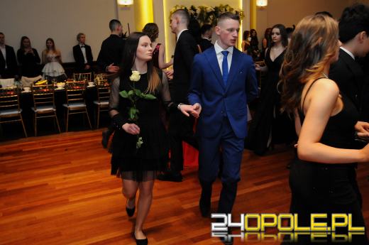 Trwają studniówki. Młodzież potrzebuje tego balu!