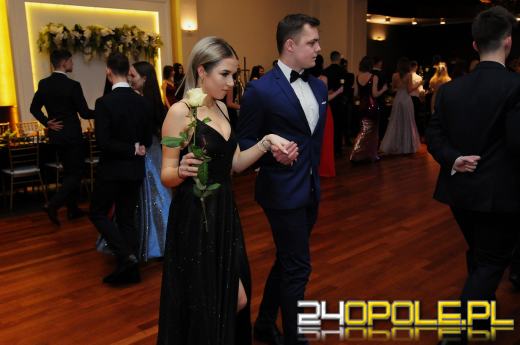 Trwają studniówki. Młodzież potrzebuje tego balu!