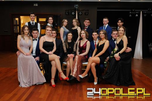 Trwają studniówki. Młodzież potrzebuje tego balu!