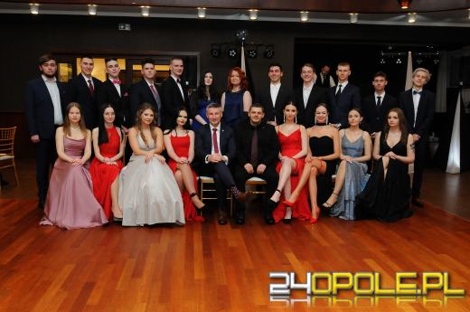 Trwają studniówki. Młodzież potrzebuje tego balu!