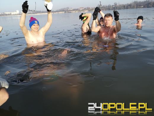 Niedzielne morsowanie na kąpielisku Bolko