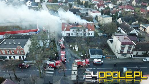 Płonie budynek na ulicy Jagiellonów w Opolu. Ewakuowano mieszkańców