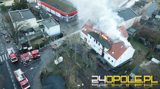 Płonie budynek na ulicy Jagiellonów w Opolu. Ewakuowano mieszkańców