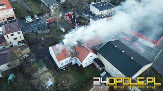 Płonie budynek na ulicy Jagiellonów w Opolu. Ewakuowano mieszkańców