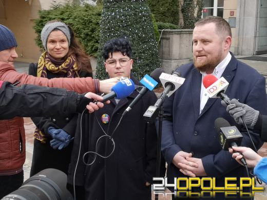 Partia Razem: Miasto wydaje miliony na parkingi. Co ze wspieraniem komunikacji publicznej?