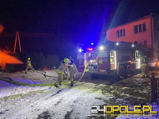 Pożar budynku w gminie Chrząstowice. Jedna osoba została poszkodowana