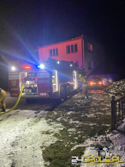 Pożar budynku w gminie Chrząstowice. Jedna osoba została poszkodowana