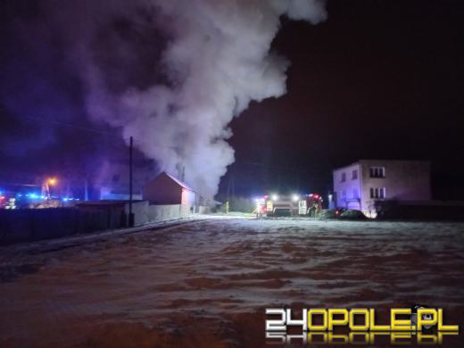 Pożar budynku w gminie Chrząstowice. Jedna osoba została poszkodowana