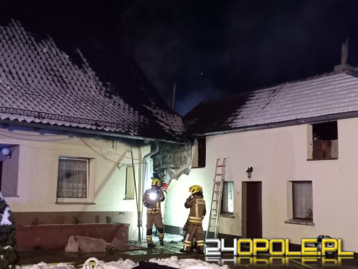 Pożar budynku w gminie Chrząstowice. Jedna osoba została poszkodowana