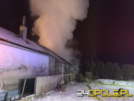 Pożar budynku w gminie Chrząstowice. Jedna osoba została poszkodowana