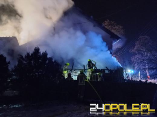 Pożar budynku w gminie Chrząstowice. Jedna osoba została poszkodowana
