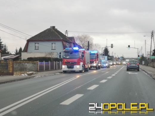 Po zderzeniu pojazdów jeden wjechał w ogrodzenie posesji. Utrudnienia w Lędzinach