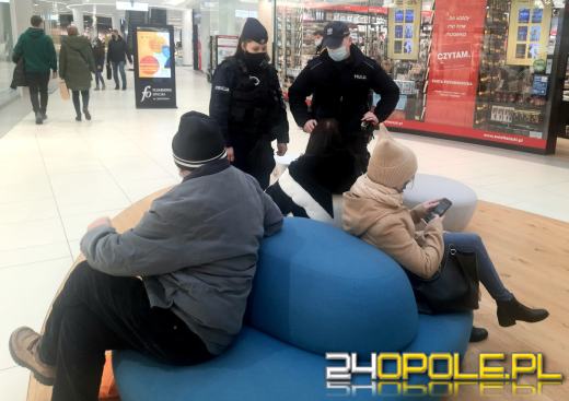 Policjanci apelują o przestrzeganie przepisów sanitarnych. Sytuacja jest poważna!