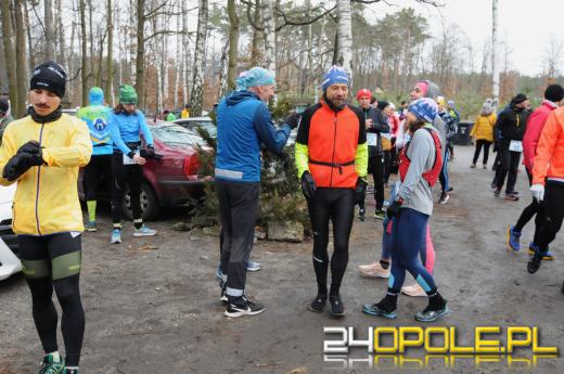 Zimowy półmaraton w Turawie. Biegacze obiegli duże jezioro
