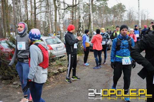 Zimowy półmaraton w Turawie. Biegacze obiegli duże jezioro
