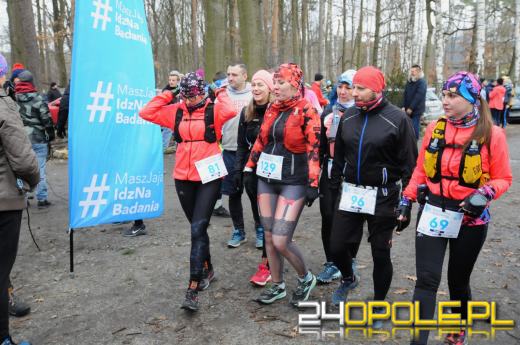Zimowy półmaraton w Turawie. Biegacze obiegli duże jezioro