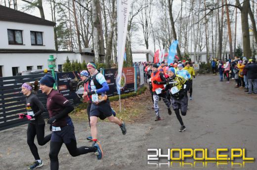Zimowy półmaraton w Turawie. Biegacze obiegli duże jezioro