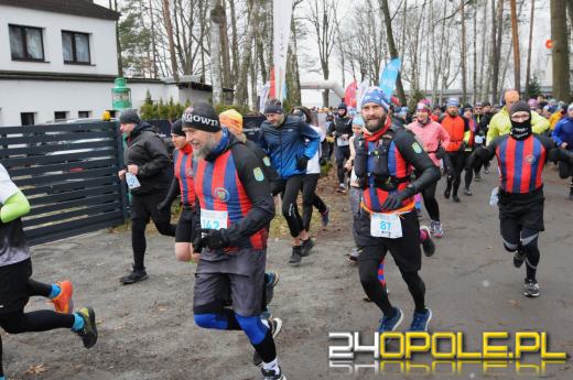 Zimowy półmaraton w Turawie. Biegacze obiegli duże jezioro
