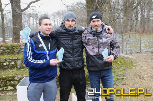 Zimowy półmaraton w Turawie. Biegacze obiegli duże jezioro