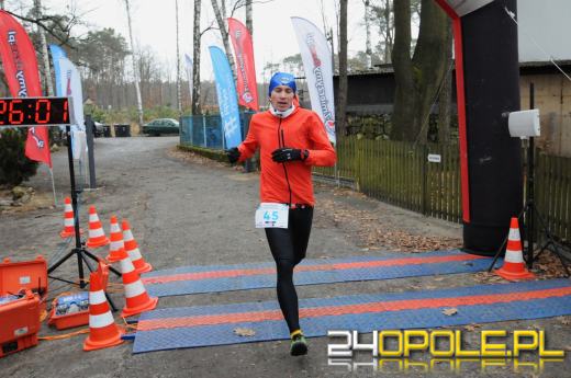 Zimowy półmaraton w Turawie. Biegacze obiegli duże jezioro