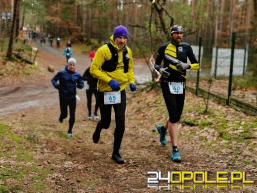 Zimowy półmaraton w Turawie. Biegacze obiegli duże jezioro