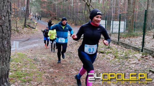 Zimowy półmaraton w Turawie. Biegacze obiegli duże jezioro