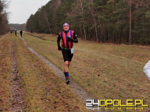 Zimowy półmaraton w Turawie. Biegacze obiegli duże jezioro