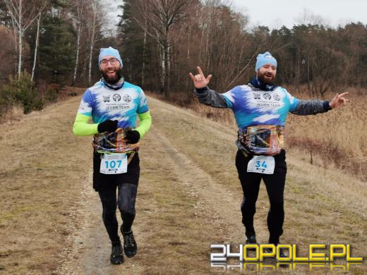 Zimowy półmaraton w Turawie. Biegacze obiegli duże jezioro