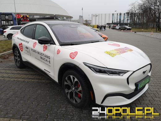 30 mustangów na 30-lecie. Moto Orkiestra "gra" pod Stegu Arena