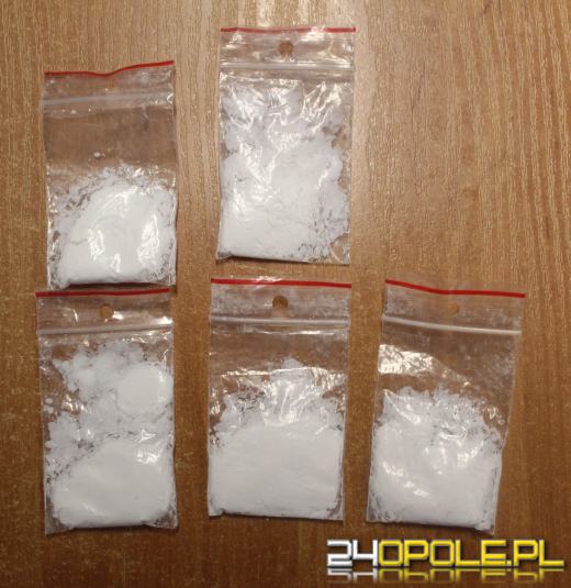 Ukrył narkotyki w kole zapasowym. Zatrzymanie w Namysłowie 