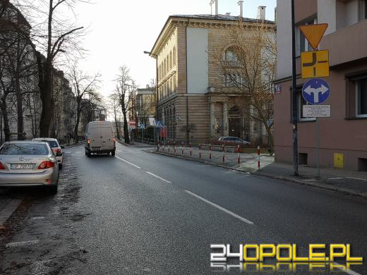 Kierowcy nadal mają problem z jazdą ulicą Damrota