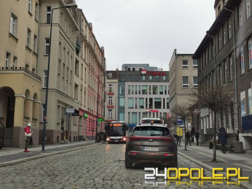 Kierowcy nadal mają problem z jazdą ulicą Damrota