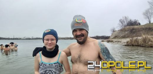 Deszczowa pogoda nie przegoniła morsów na kąpielisku Bolko