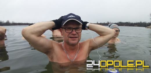 Deszczowa pogoda nie przegoniła morsów na kąpielisku Bolko