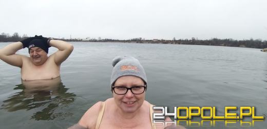 Deszczowa pogoda nie przegoniła morsów na kąpielisku Bolko