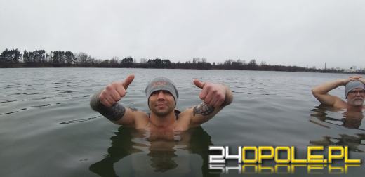 Deszczowa pogoda nie przegoniła morsów na kąpielisku Bolko