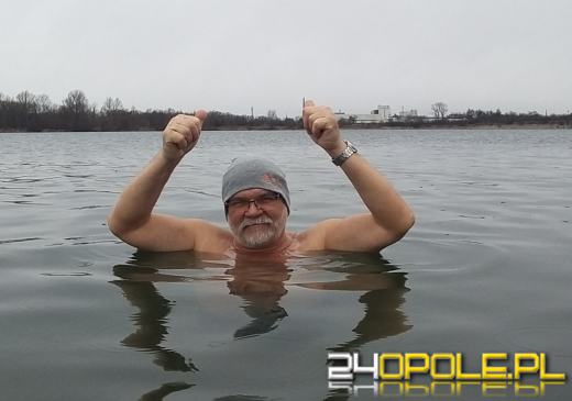 Deszczowa pogoda nie przegoniła morsów na kąpielisku Bolko