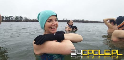 Deszczowa pogoda nie przegoniła morsów na kąpielisku Bolko