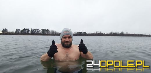 Deszczowa pogoda nie przegoniła morsów na kąpielisku Bolko