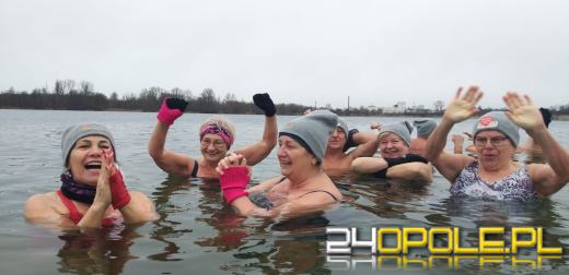 Deszczowa pogoda nie przegoniła morsów na kąpielisku Bolko