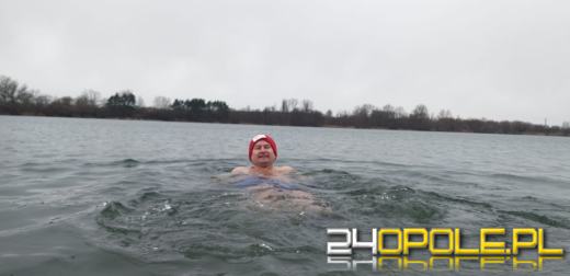 Deszczowa pogoda nie przegoniła morsów na kąpielisku Bolko