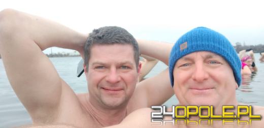 Deszczowa pogoda nie przegoniła morsów na kąpielisku Bolko