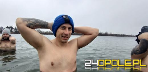 Deszczowa pogoda nie przegoniła morsów na kąpielisku Bolko