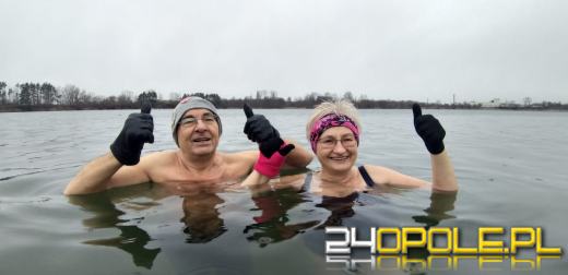 Deszczowa pogoda nie przegoniła morsów na kąpielisku Bolko