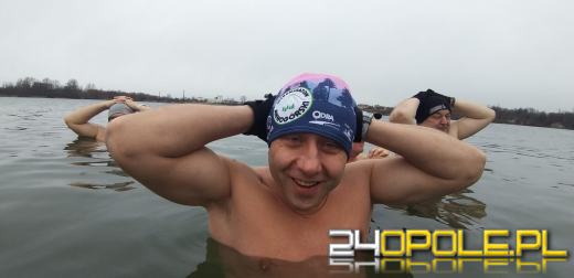 Deszczowa pogoda nie przegoniła morsów na kąpielisku Bolko