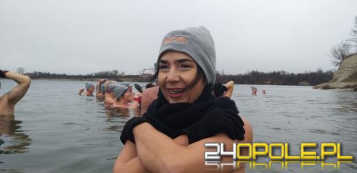 Deszczowa pogoda nie przegoniła morsów na kąpielisku Bolko