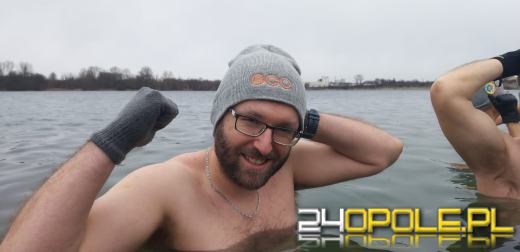 Deszczowa pogoda nie przegoniła morsów na kąpielisku Bolko