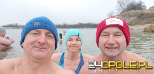 Deszczowa pogoda nie przegoniła morsów na kąpielisku Bolko