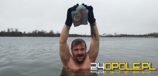 Deszczowa pogoda nie przegoniła morsów na kąpielisku Bolko